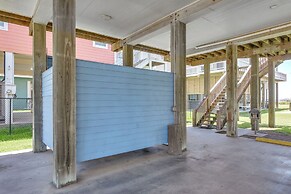 Crystal Beach Stilt House w/ Deck, Steps to Gulf!