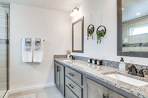 Private Hot Tub: Newly Built Fraser Townhome