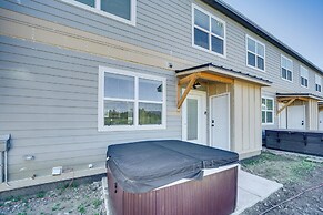 Private Hot Tub: Newly Built Fraser Townhome