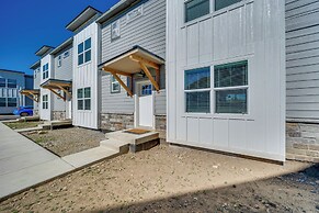 Private Hot Tub: Newly Built Fraser Townhome