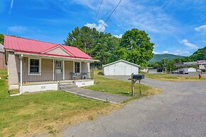 Cozy Tazewell Home w/ Grill on Back of the Dragon!