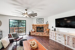 Quaint Flagstaff Condo w/ Balcony ~ 6 Mi to Dtwn!