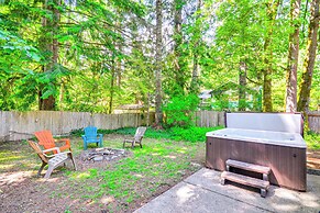 Rhododendron Retreat w/ Hot Tub: Steps to River!