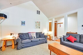 Rhododendron Retreat w/ Hot Tub: Steps to River!