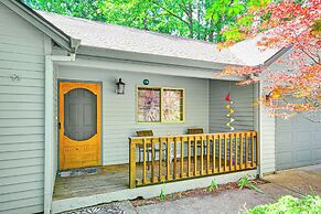 Rhododendron Retreat w/ Hot Tub: Steps to River!