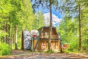 Rhododendron Retreat w/ Hot Tub: Steps to River!