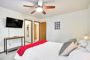 Rhododendron Retreat w/ Hot Tub: Steps to River!