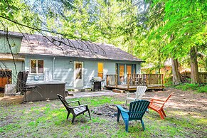 Rhododendron Retreat w/ Hot Tub: Steps to River!