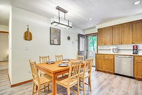 Rhododendron Retreat w/ Hot Tub: Steps to River!