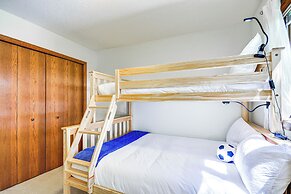 Rhododendron Retreat w/ Hot Tub: Steps to River!