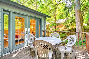 Rhododendron Retreat w/ Hot Tub: Steps to River!