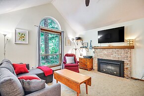 Rhododendron Retreat w/ Hot Tub: Steps to River!