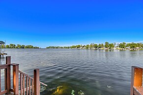 Charming Wolcott Cottage w/ Fire Pit & Mini Dock