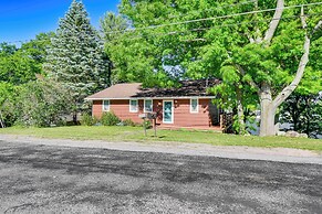 Charming Wolcott Cottage w/ Fire Pit & Mini Dock