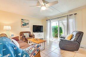 Cute Cocoa Beach Condo w/ Pool & Beach Access!