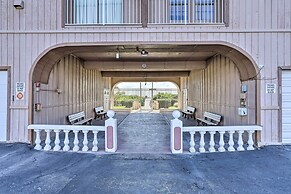 Cute Cocoa Beach Condo w/ Pool & Beach Access!