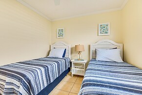 Cute Cocoa Beach Condo w/ Pool & Beach Access!