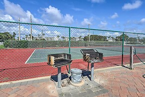 Cute Cocoa Beach Condo w/ Pool & Beach Access!