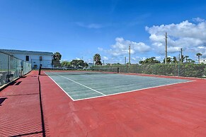 Cute Cocoa Beach Condo w/ Pool & Beach Access!