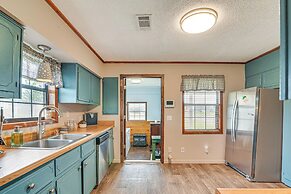 Pet-friendly Ecru Home: Patio & Yard, Near Hiking