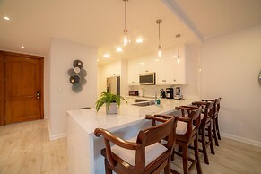 Del Mar 4M - 3 bdr 2 Bath Condo