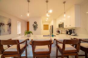 Del Mar 4M - 3 bdr 2 Bath Condo