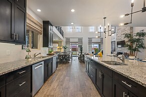 Elite Retreat #87 7 Bedroom Townhouse