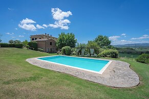 Villa Acquaviva With Pool In Perugia