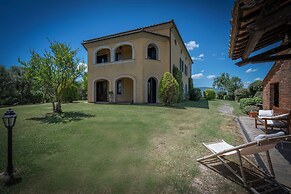 Villa Acquaviva With Pool In Perugia