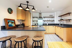 Spacious Modern Flat in Chelsea Harbour