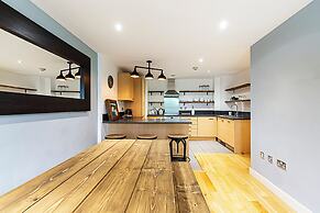 Spacious Modern Flat in Chelsea Harbour