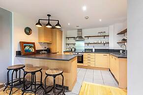 Spacious Modern Flat in Chelsea Harbour