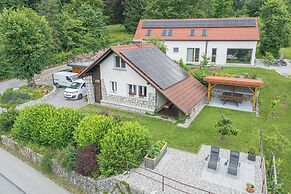 Lake View Holiday Home