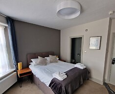 OYO The Victorian Cap