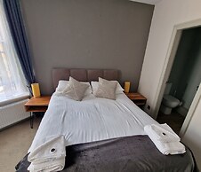 OYO The Victorian Cap