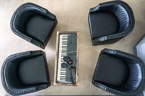 Willie In the Hill Country - Hacienda Amor