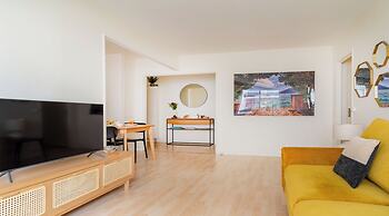 Paris Arsonval Design Residence