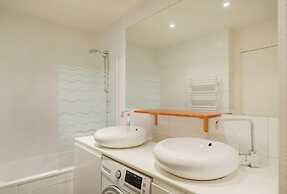 Paris Arsonval Design Residence