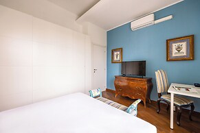 Blue Tea Flat at Piazza Carità