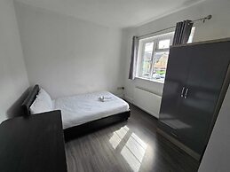 Room in Guest Room - Limehouse Townhomes- Modern Spacious Serviced En-