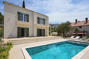 Hedera Estate, Villa Hedera Xviii