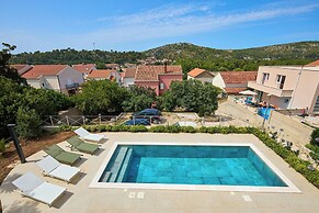 Hedera Estate, Villa Hedera Xviii