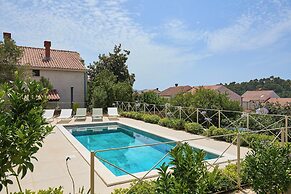 Hedera Estate, Villa Hedera Xviii