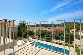 Hedera Estate, Villa Hedera Xviii