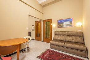 De Angelis Central House