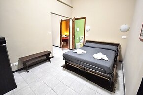 De Angelis Central House