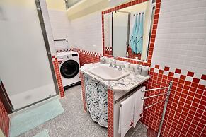 De Angelis Central House