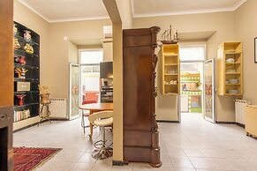 De Angelis Central House