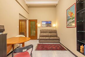 De Angelis Central House