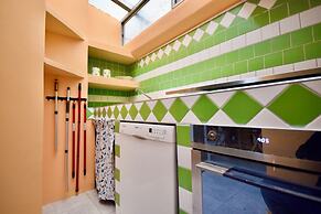 De Angelis Central House